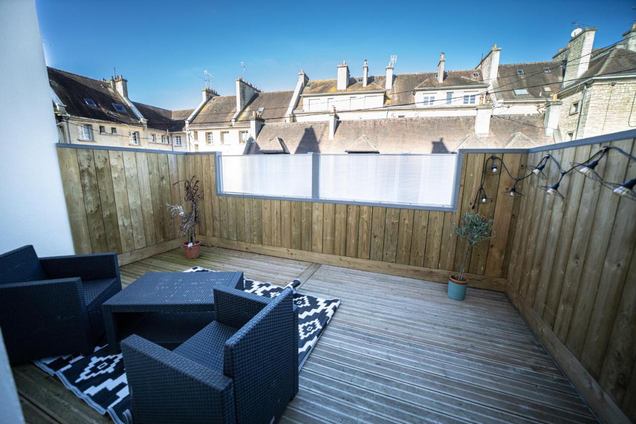 Cabane d'Arlette, grande terrasse en centre-ville Falaise  Extérieur photo